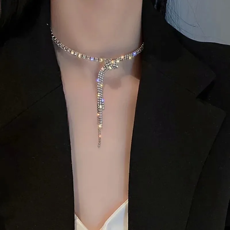 

Korean Fashion Exaggeration Diamond Inlaid Necklace For Women New Collarbone Personality Advanced Simple Versatile Jewelry Gifts