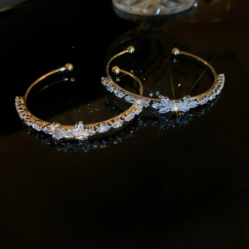 

Zircon Bow Circle Open-Ended Bracelet Fashion European and American Style Bracelet for Women