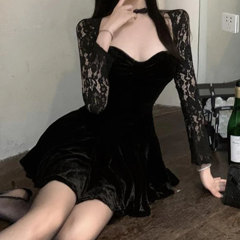 Женское элегантное вечернее платье черное с квадратным вырезом и длинным