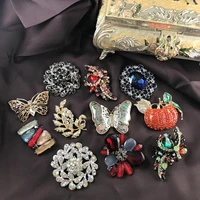 luxury women men rhinestone baroque brooches pins classic vintage jewelry womens mens clohting coat badges corsage palace pin