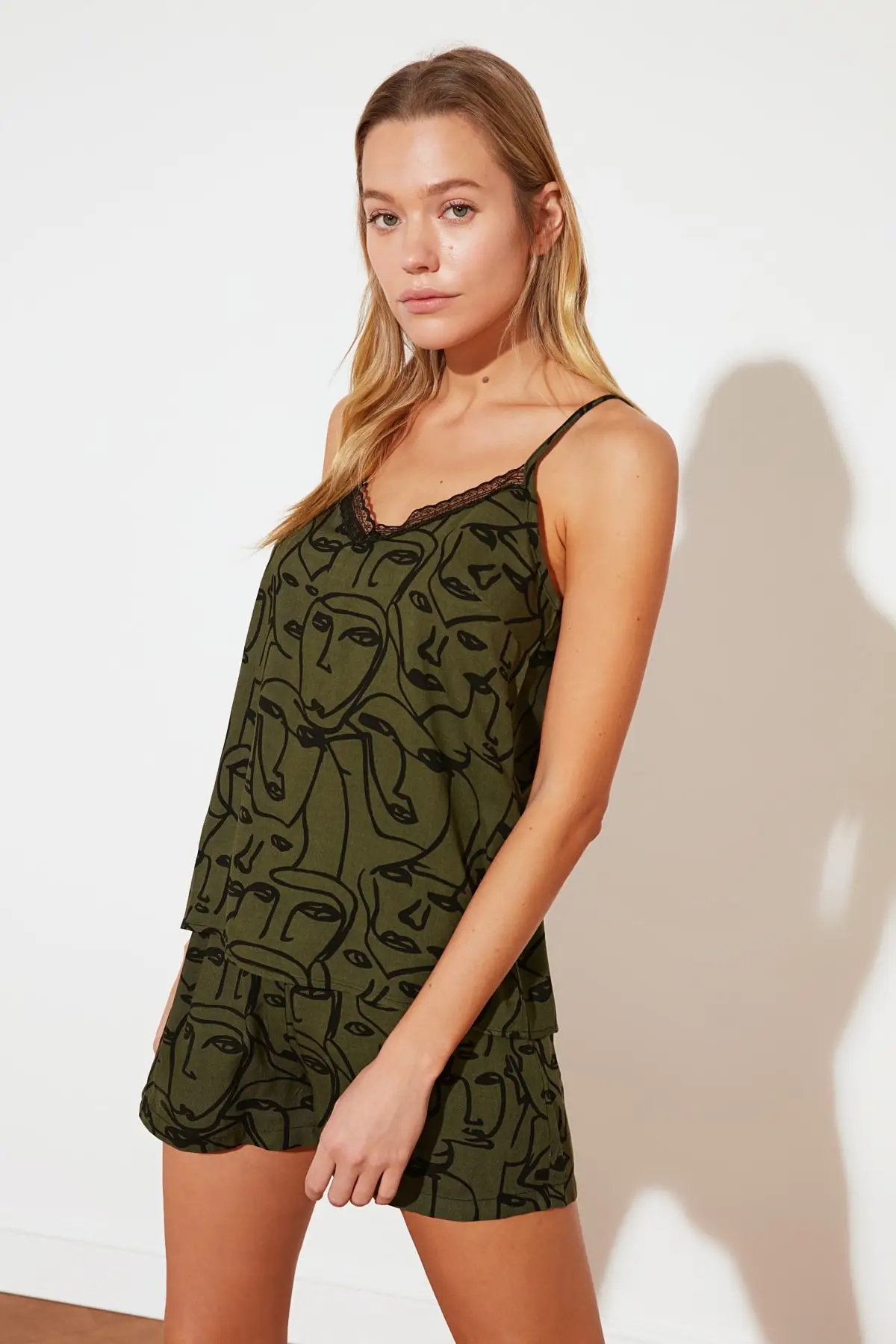 

Trendyol Printed Woven Pajamas set THMSS21PT0741