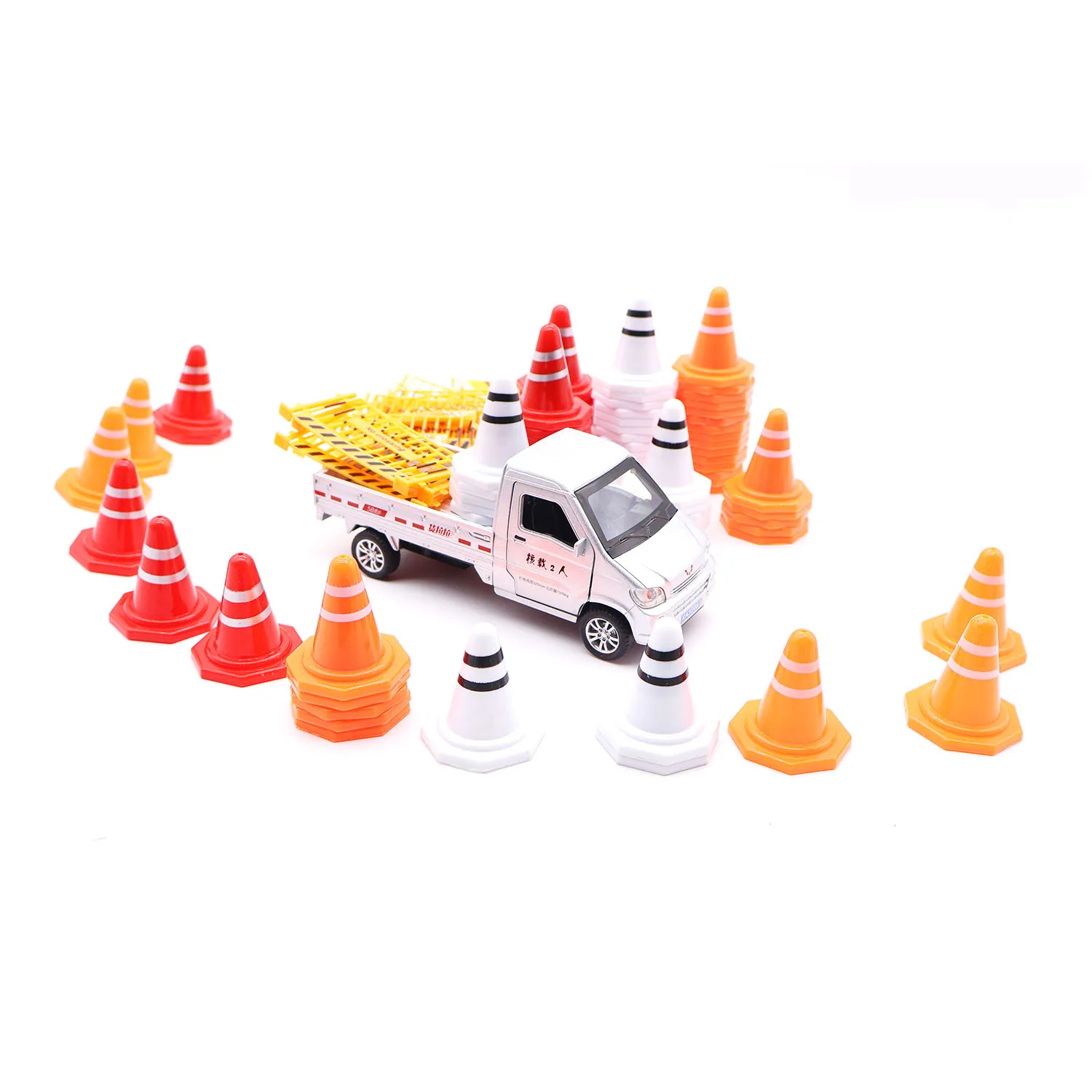 50 шт. дорожных барьеров и 42 конусов для 1/24 радиоуправляемых автомобилей