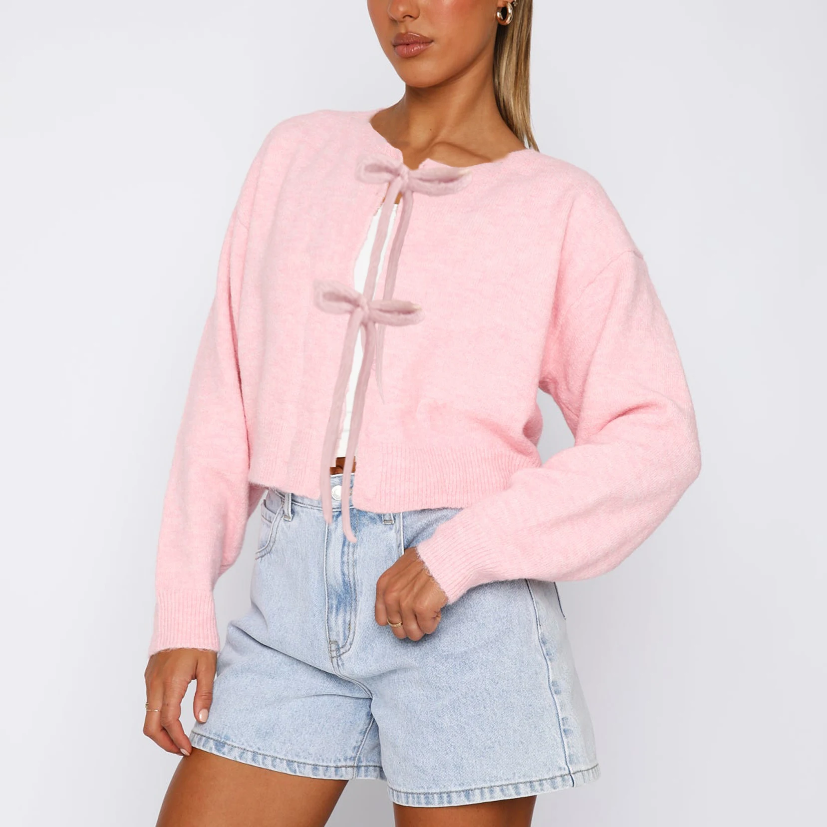 Женский вязаный кардиган с завязками спереди однотонный укороченный свитер