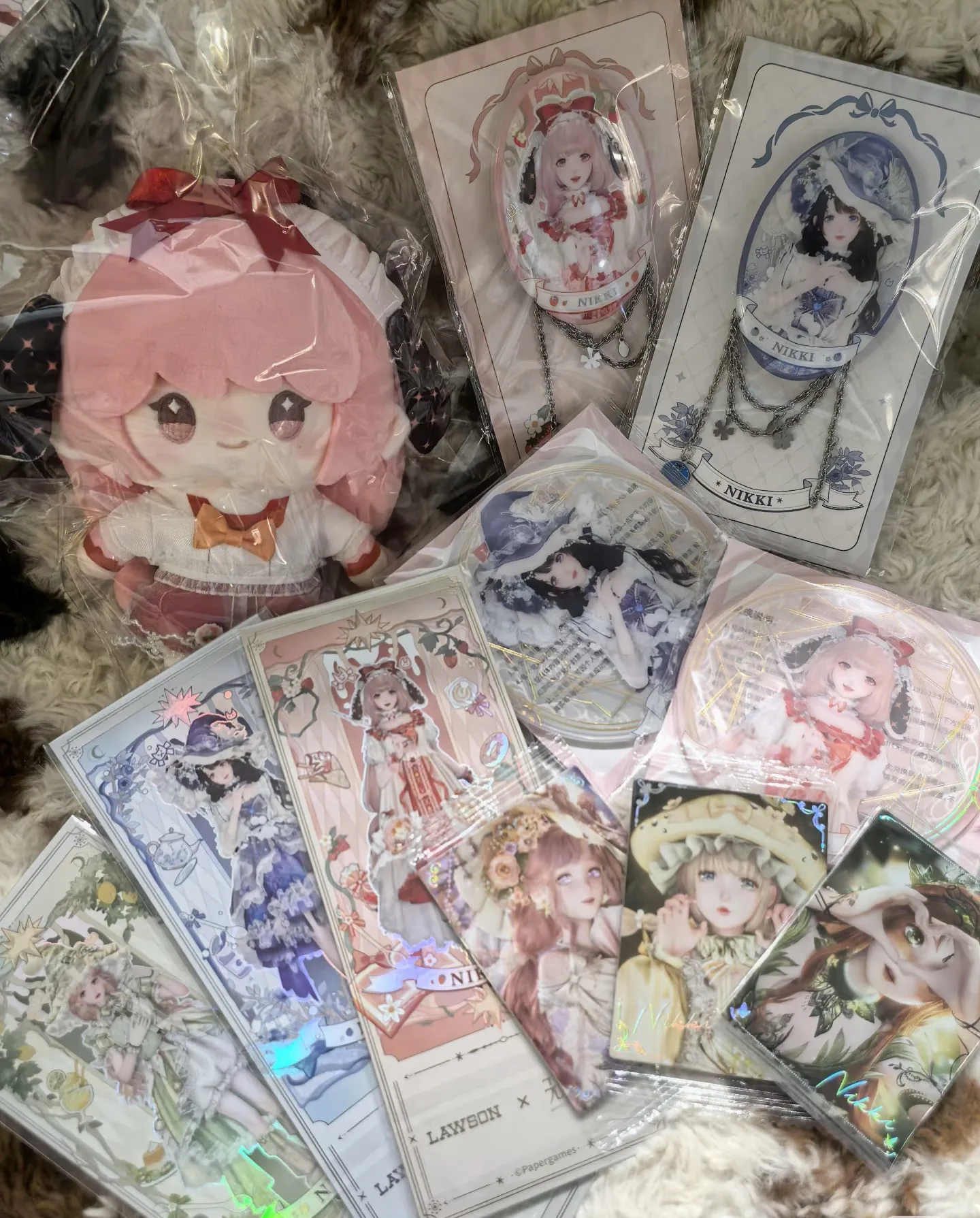 Фото В наличии: Официальный мерч Infinity Nikki X LAWSON – Новая коллаборация: кукла, брелок, значок, зонт, магнит на холодильник, подставка для стакана, аниме-игрушка. №4