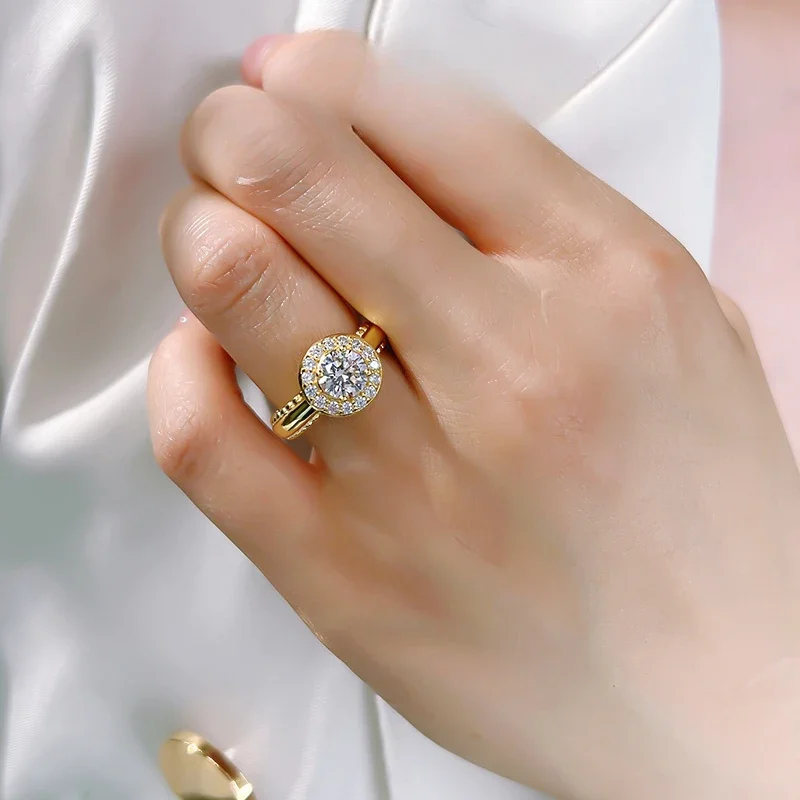 Женское кольцо из серебра 925 пробы с круглым бриллиантом