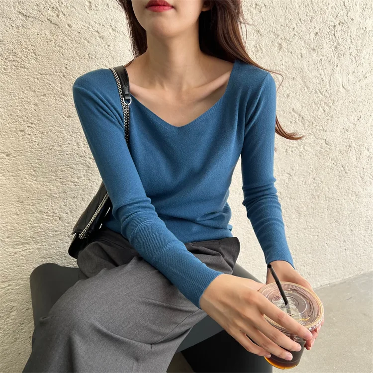 

2022 Women's solid color V-neck long sleeve autumn/winter top gray