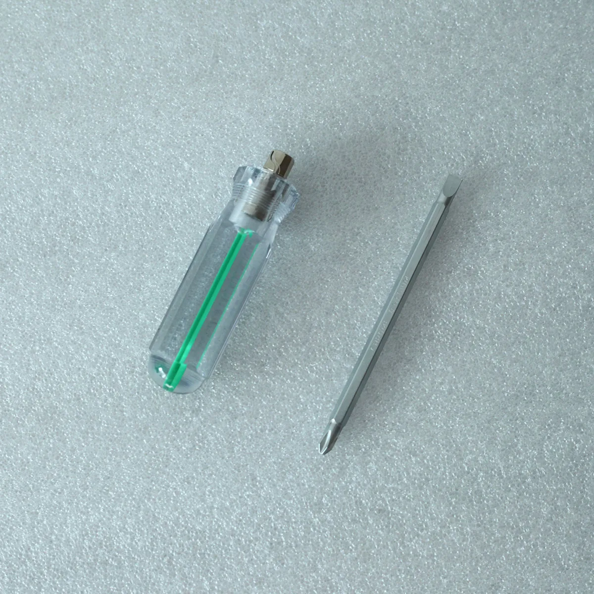 Отвертка с двойной головкой и магнитным крестом 6 мм