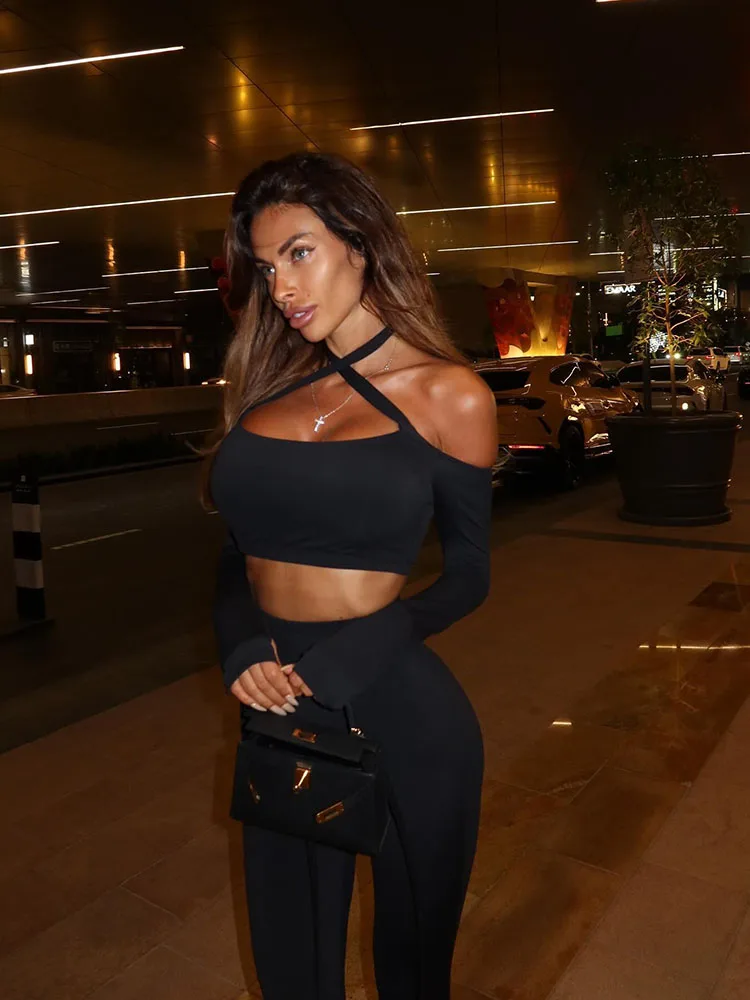 Женские спортивные костюмы-футляры