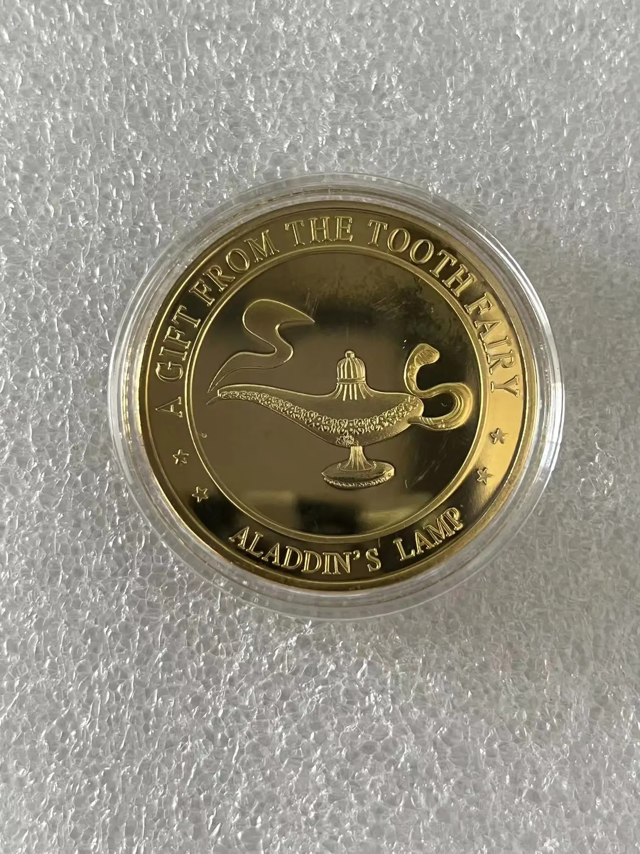 Подарок от Зубной Феи монета-сувенир с позолоченной коллекционной монетой «Лампа Аладдина».