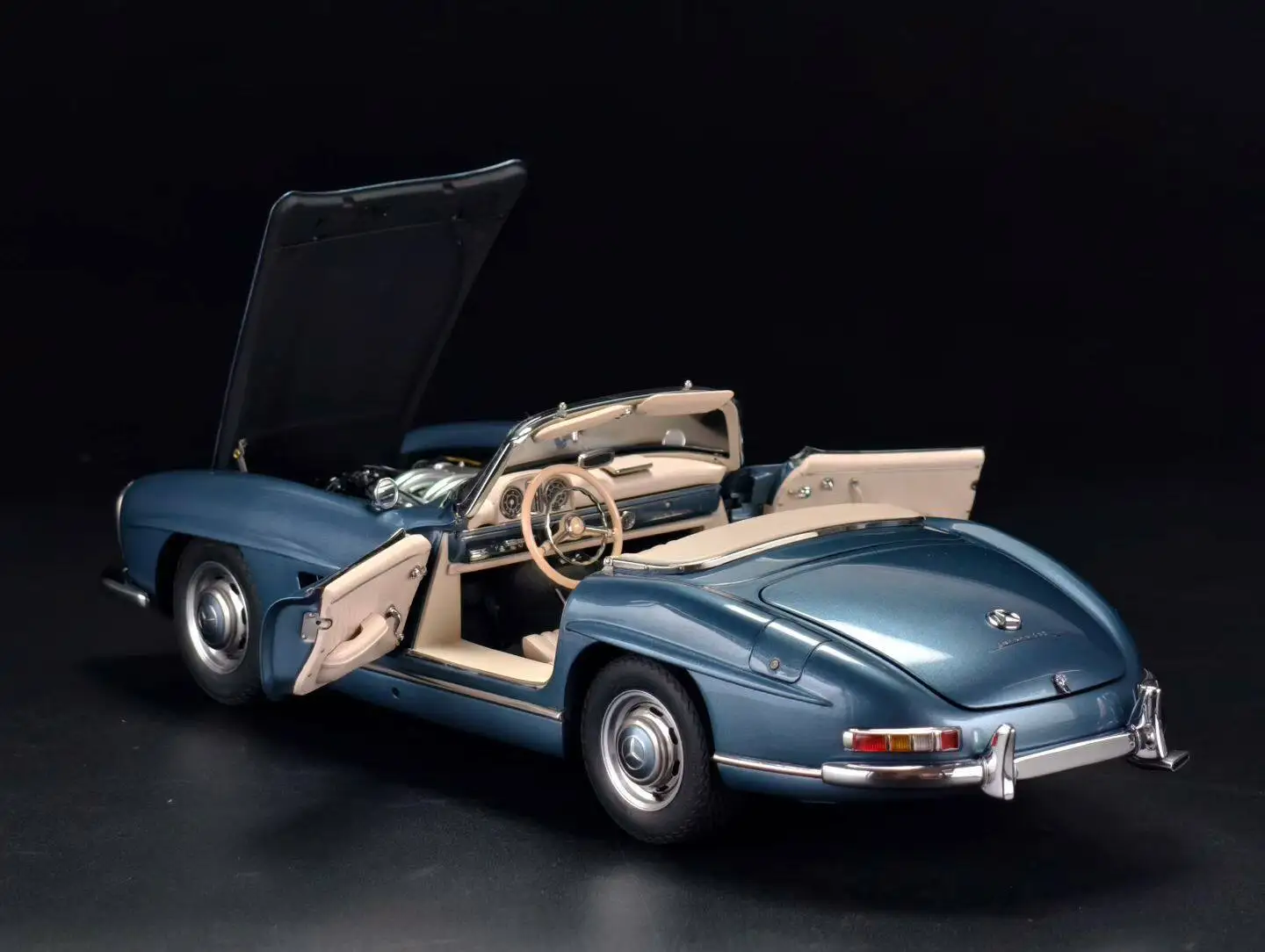 Фото Модель автомобиля CMC 1:18 300SL W198, имитационная, лимитированная серия, полностью открывающаяся, из металлического сплава, статическая, игрушка-подарок №5