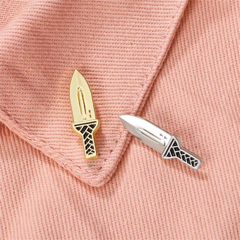 Эмалированная брошь в виде ножа