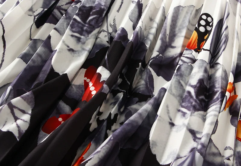 Женское плиссированное платье-трапеция с завышенной талией и драпировкой