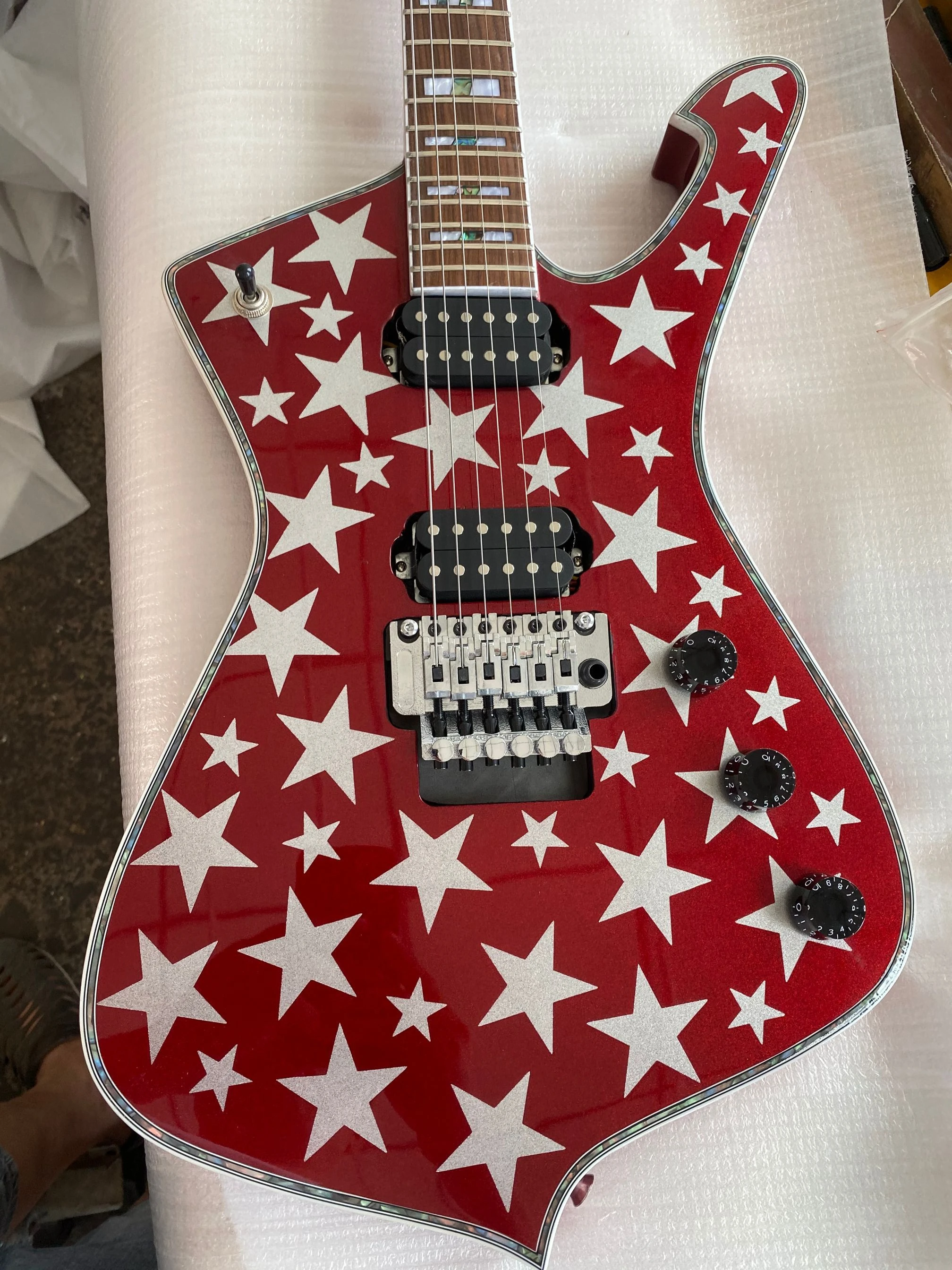 

Rare White Zombie Jay Yuenger ICJ100WZ Iceman Galactic Electric Guitar Metallic REd Silver Star Top, Pearl&Abalone Block Inlay