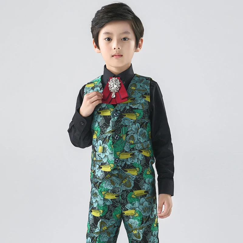 Рисунок 2 - Костюм для мальчиков из блейзера