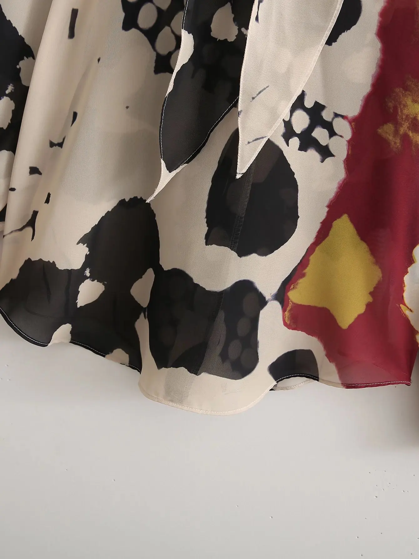 Zevity Женские винтажные шифоновые блузки контрастных цветов с принтом граффити