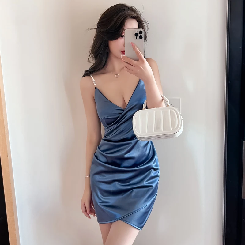 

Design sense Beaded suspender Sexy Satin Silk smooth pleated deep v2022 women's summer dress