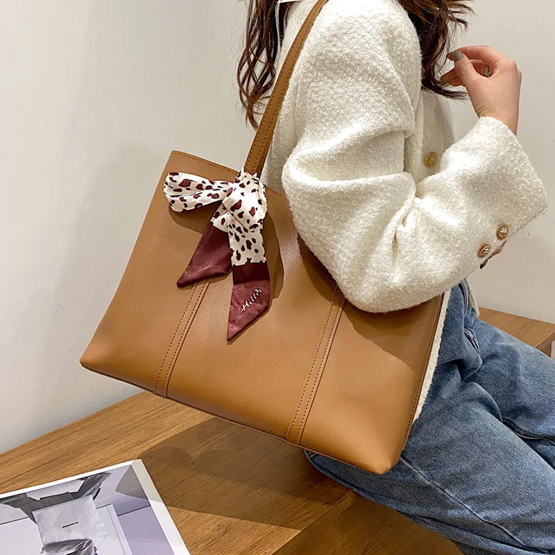 

Large Capacity Casual Tote Bags for Women Quality Pu Leather Handbag Scarves Design Shopper Bag Roomy Travel Female Shoulder Bag