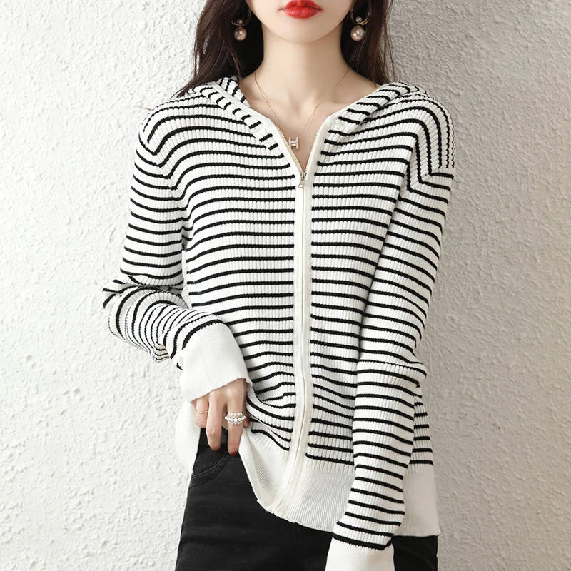 

Женский трикотажный кардиган с длинным рукавом, в полоску