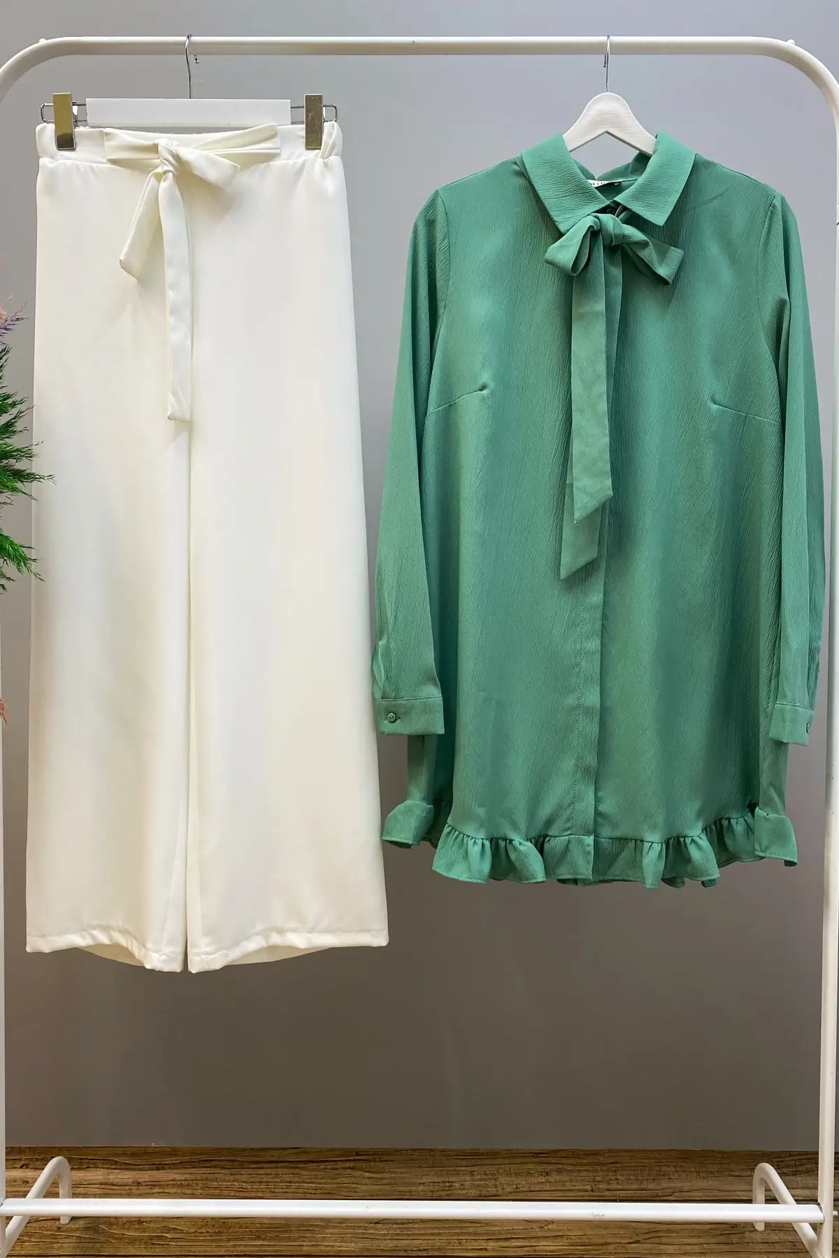 

Combination-ribbon And Frill Detailed Tunic And Trousers-green