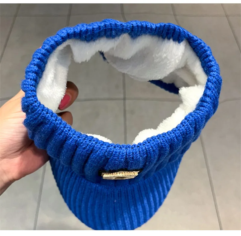 Спортивная шапка унисекс с буквой C цвет в ассортименте