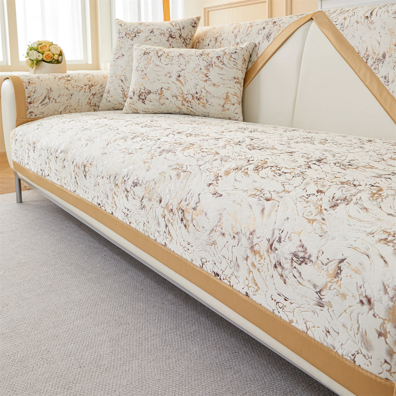 

Бархатный чехол для дивана с принтом