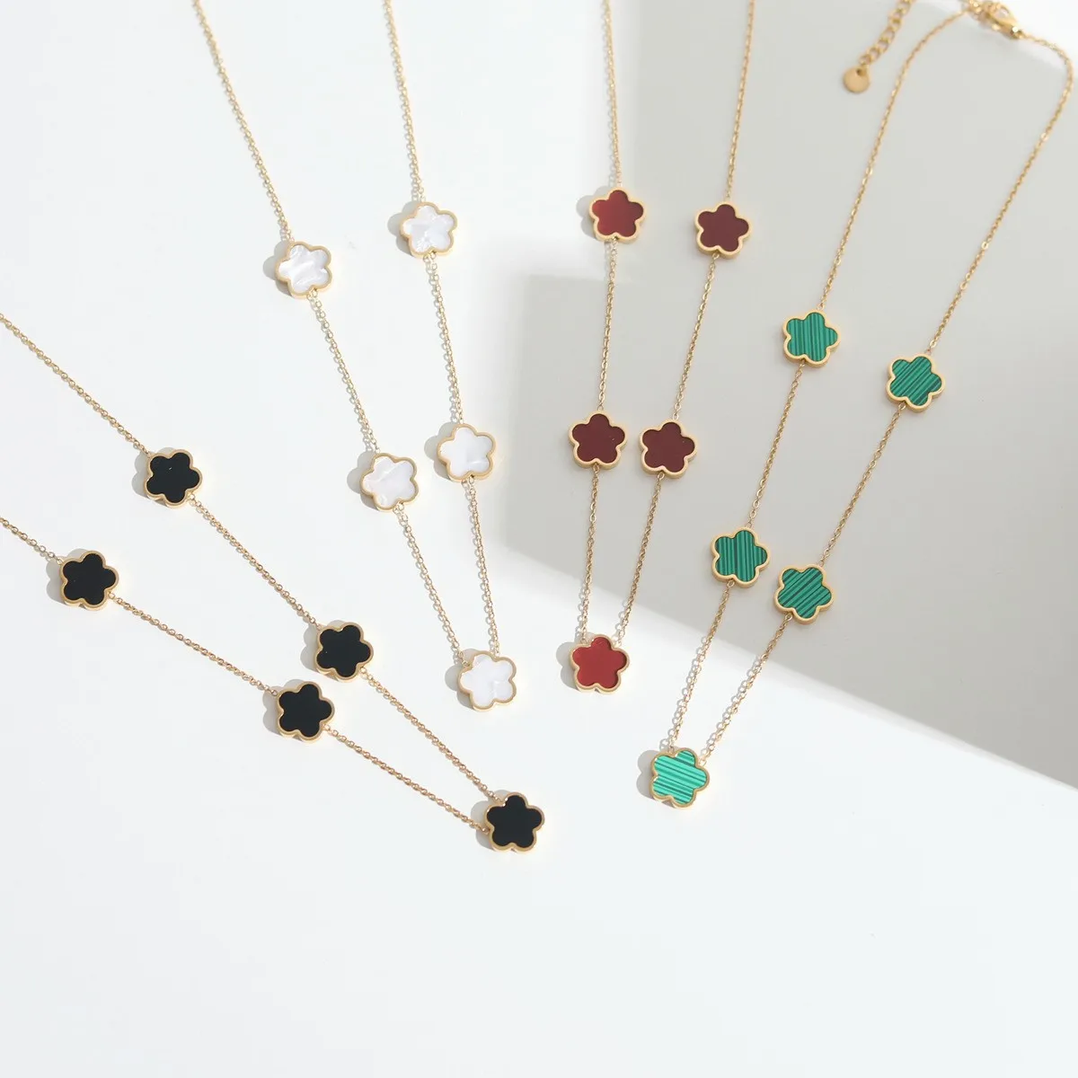 

Женская цепочка с подвеской-шармом, из нержавеющей стали