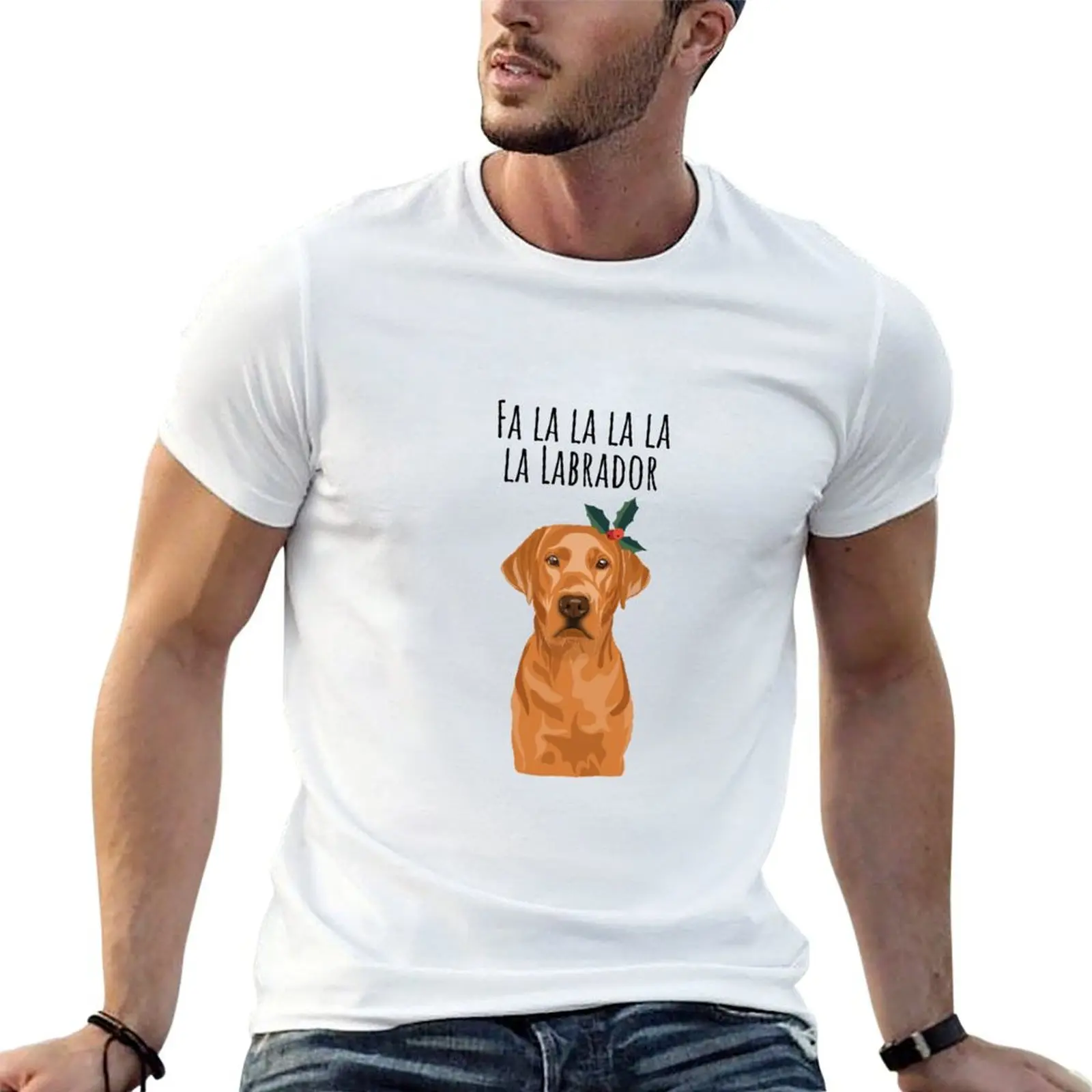 Фото Футболка с принтом Fa la la la Labrador - Fox Red Christmas Labrador with Holly, футболка с принтом в стиле уличного искусства №1