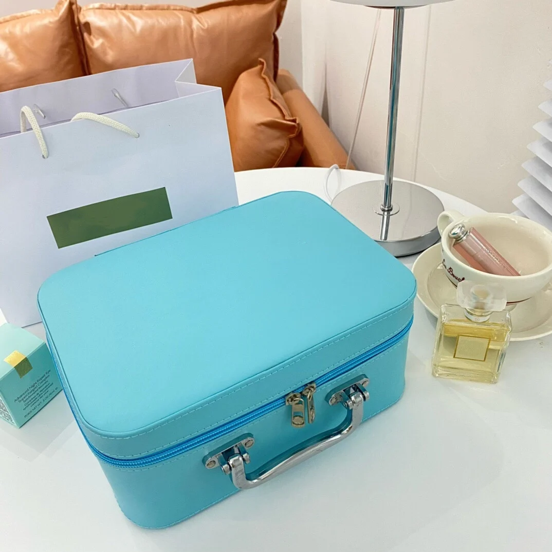

Selling Interesting 2022 Brand Universal Storage Box Large Capacity Cosmetic Box Travel Essentials