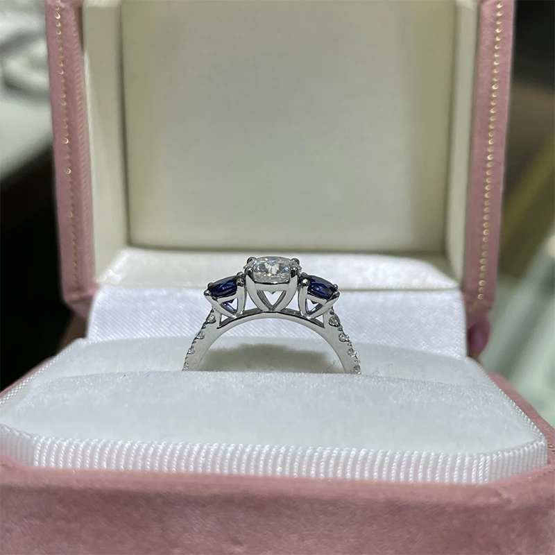 Фото Кольцо KEEP YES 1CT 6,5 мм с муассанитом и тремя бриллиантами для женщин, обручальное/свадебное кольцо с выращенным в лаборатории сапфиром, серебро 925 пробы №4