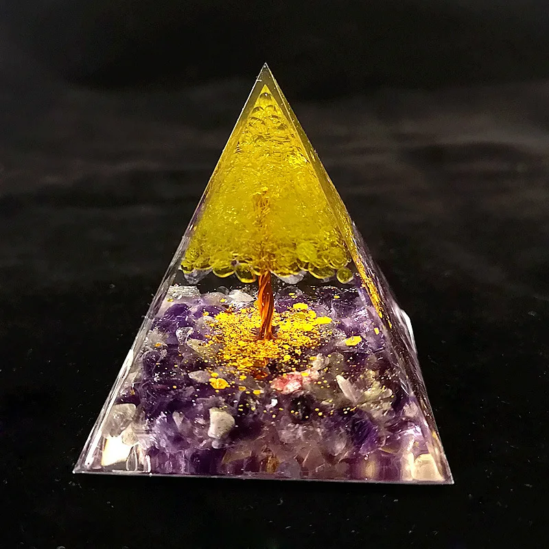 С натуральными кристаллами гравия пирамидальный генератор энергии аметист