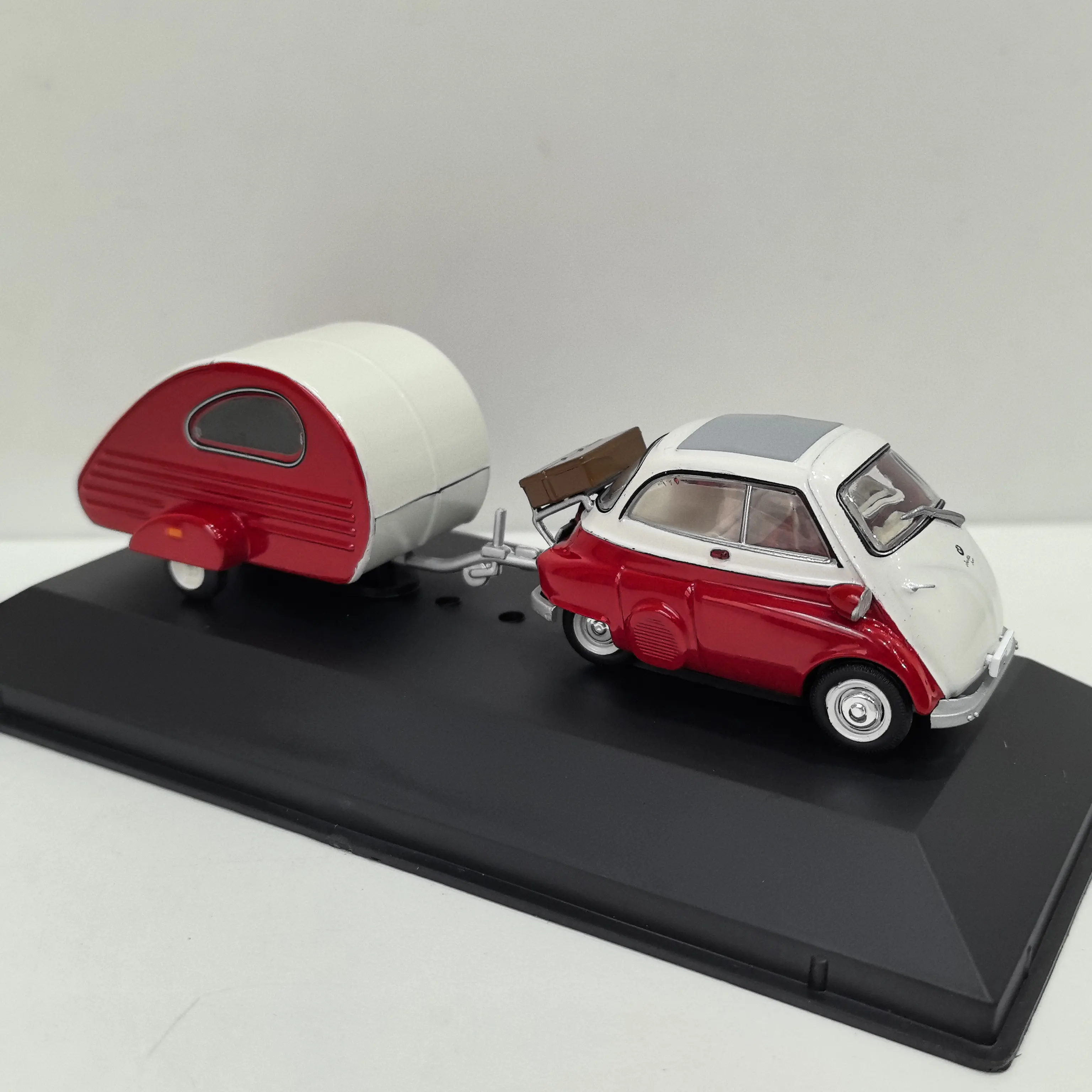 Фото Металлическая модель автомобиля BMW ISETTA 300 в масштабе 1:43 от Diecast ALTAYA №3