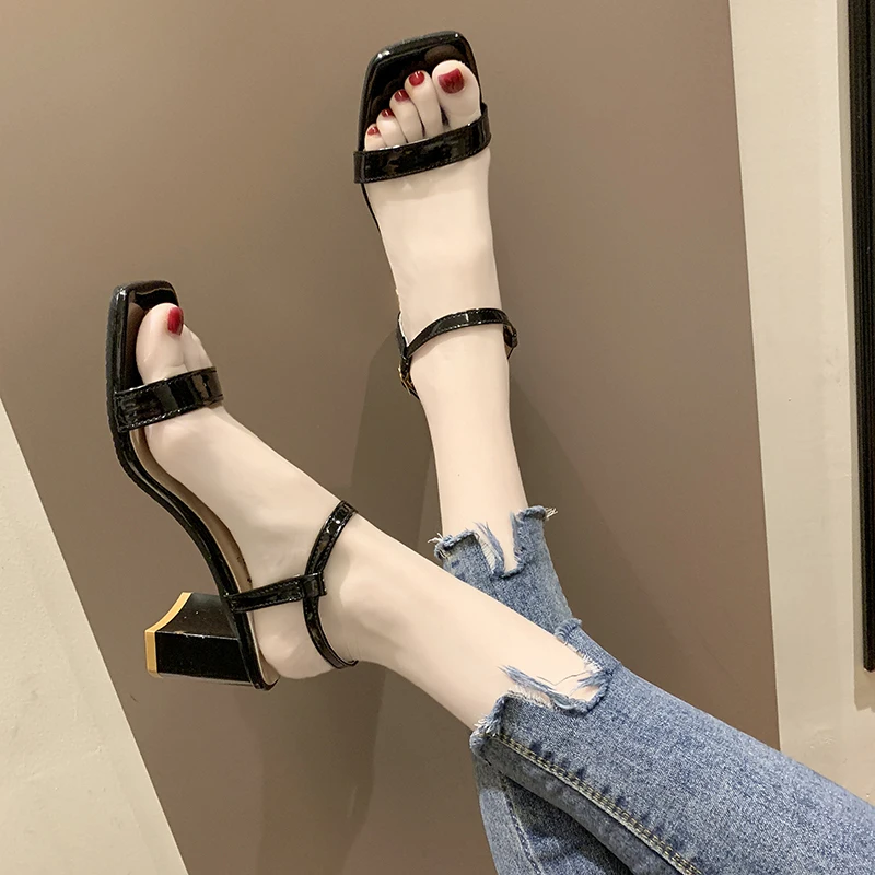 

Сандалии женские на высоком каблуке, лакированная кожа, Нескользящие, с пряжкой, квадратный каблук, летняя обувь