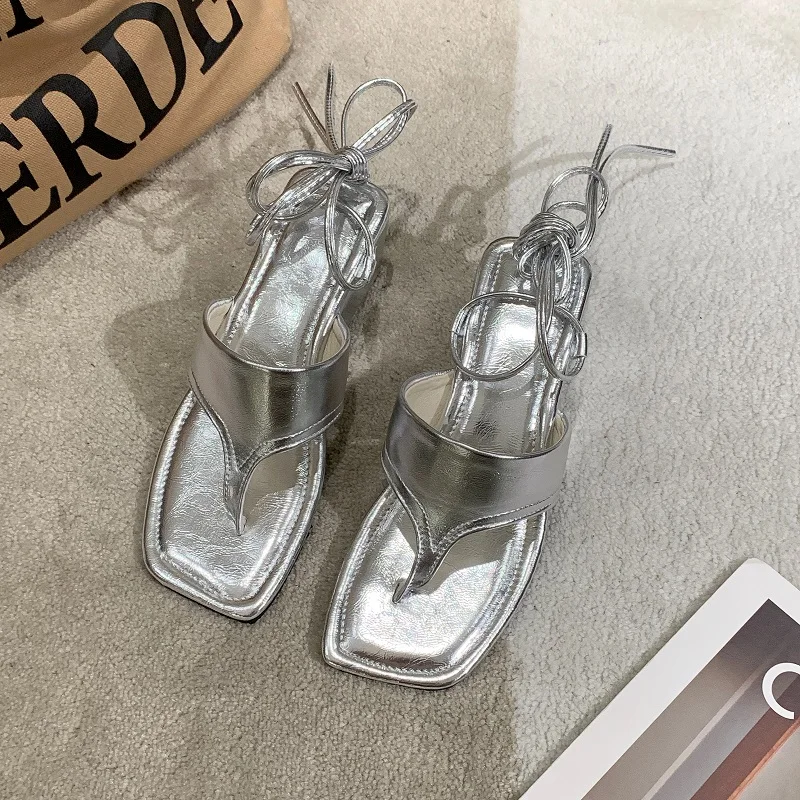 Сандалии женские на среднем каблуке повседневные современные туфли танкетке с