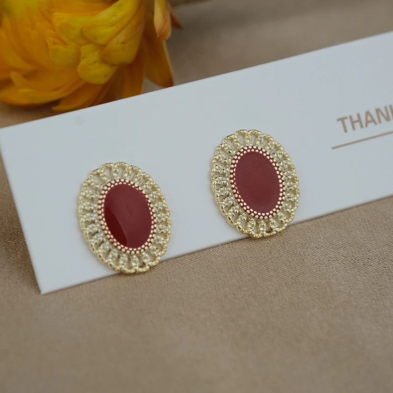 

French Vintage Lace Oval Gold Stud Earrings for Women 2022 Summer New Fashion Korean Earrings Exquisite Jewelry Accessories