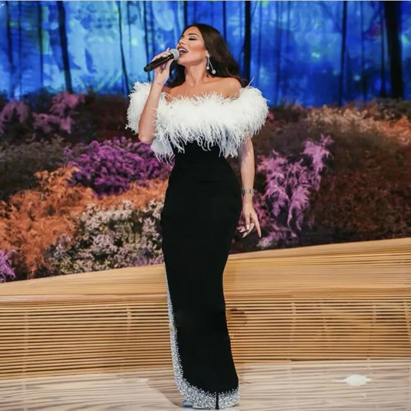 

Saudi Arabian Feather Prom Dresses with Crystal Black Split Front Evening Dress Formal Party Gowns Abiye Vestido De Festa