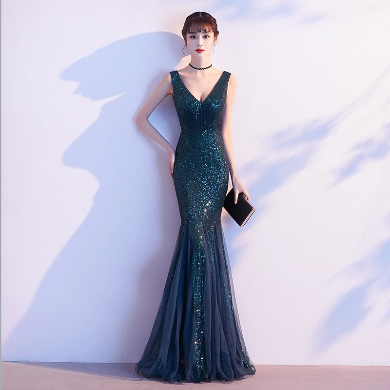 Dark green evening dress for women in 2023, new high-end sense, temperament, high definition, light luxury, niche high-end host