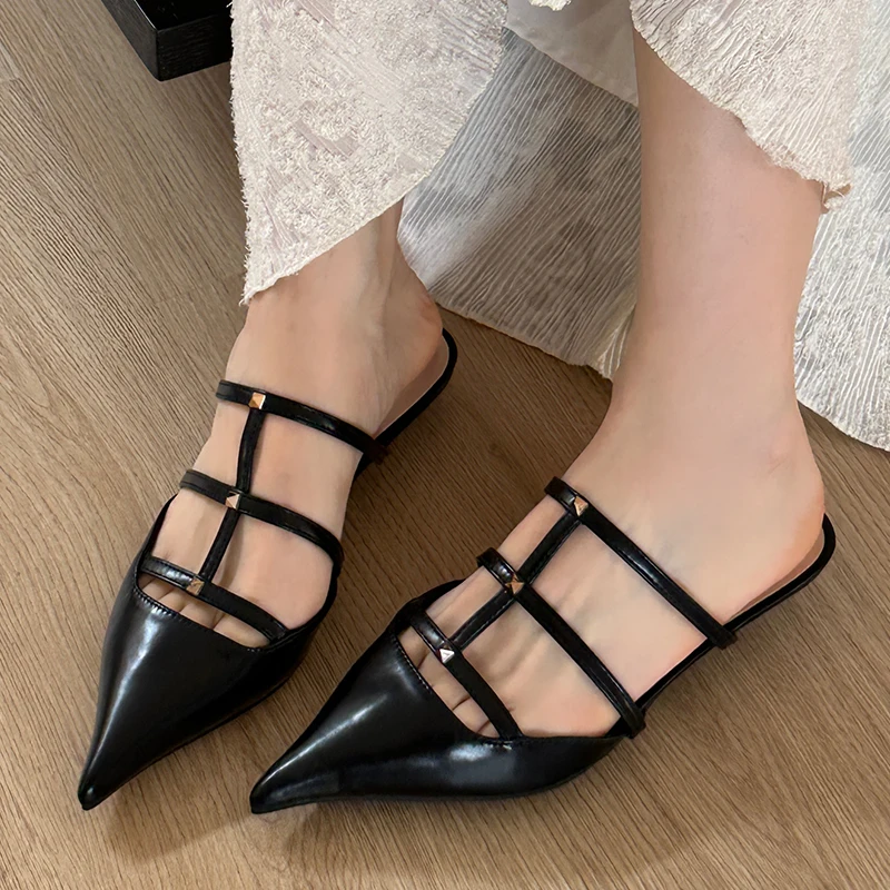 Мюли женские на низком каблуке сандалии без застежки заостренный носок заклепки