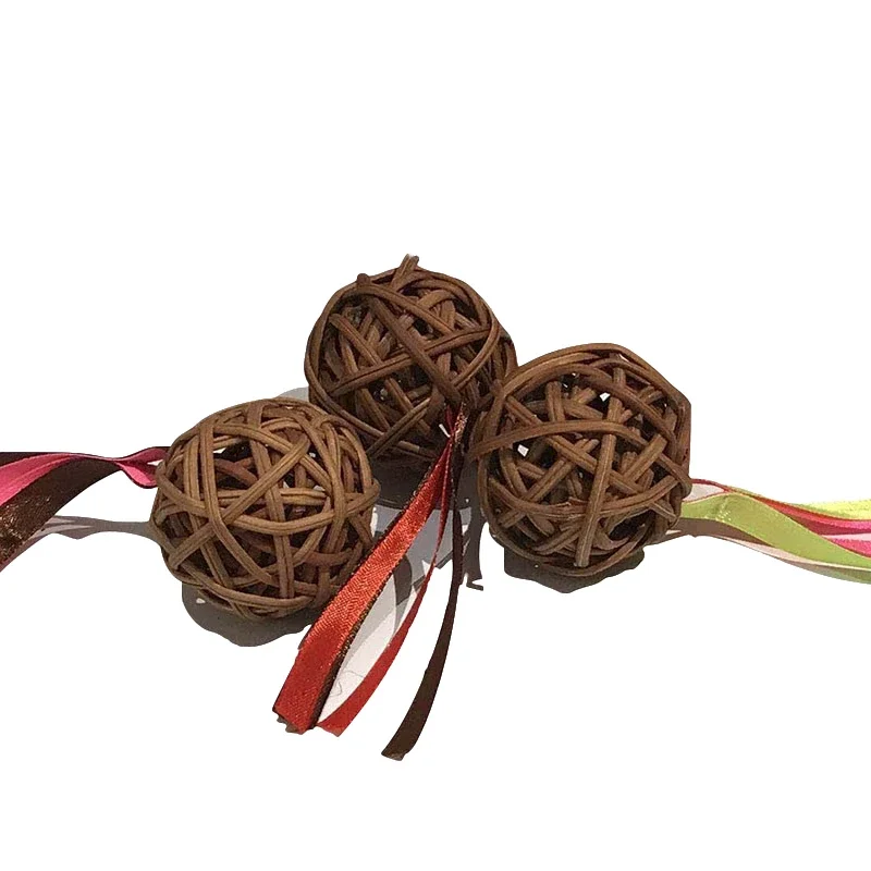 Маленький флуоресцентный мяч из ротанга дразнящий для кошек 5 см лоза царапин