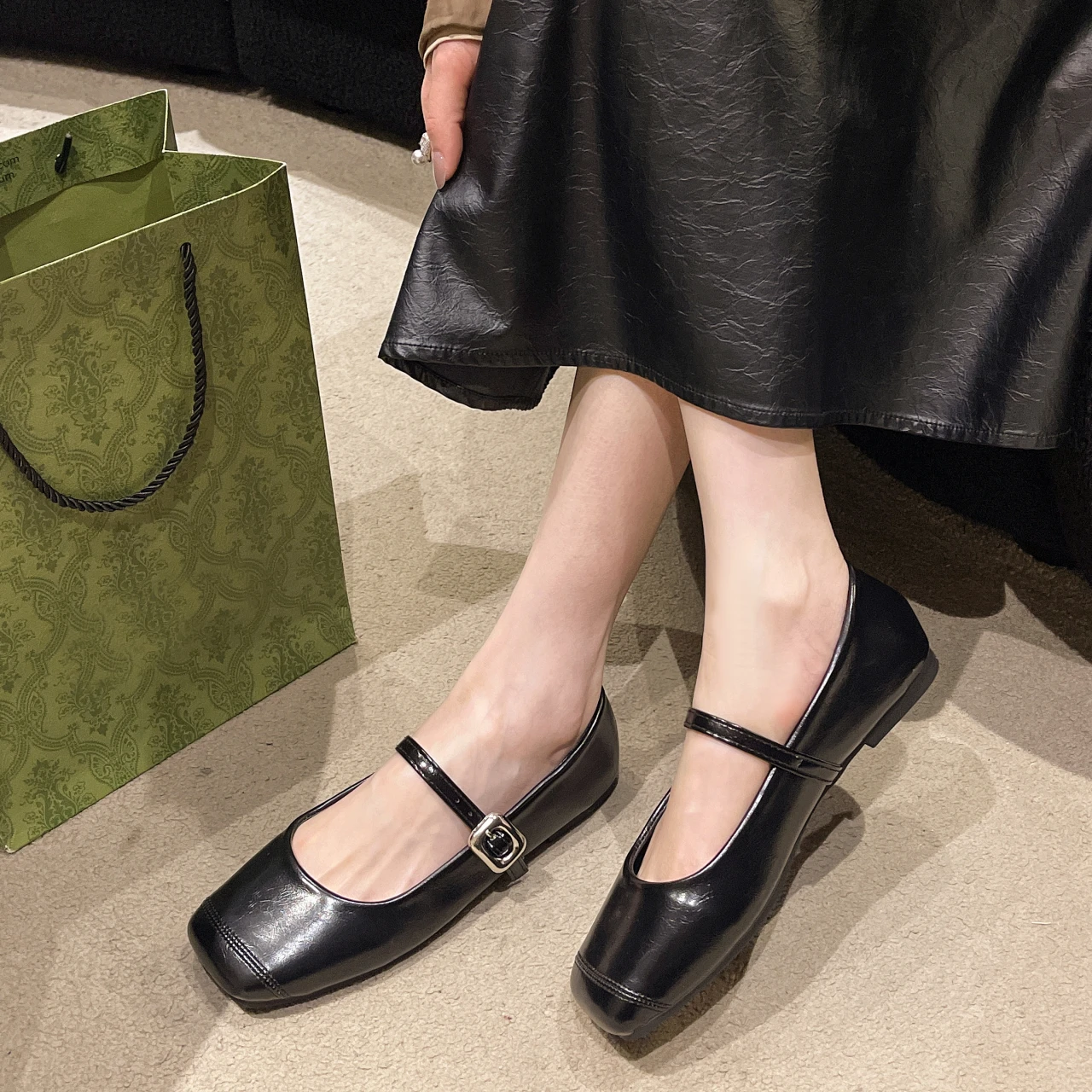 Женские балетки с квадратным носком Туфли Мэри Джейн на низком каблуке