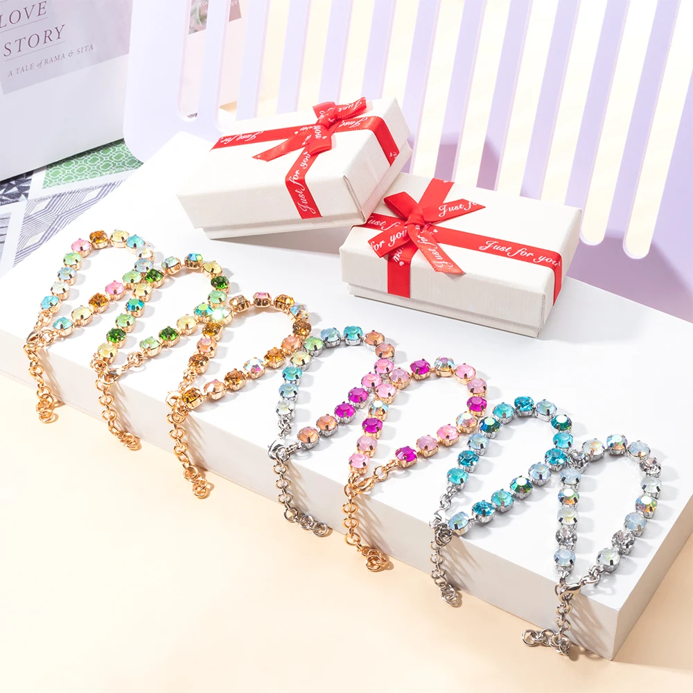 Женский браслет с разноцветными кристаллами золотая и серебряная цепочка