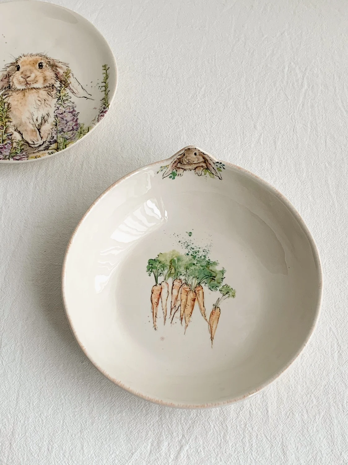 

Милые мраморные детали, полный балл, кролик и редис в глазури, керамическая тарелка, тарелка, блюдо, тарелка для супа