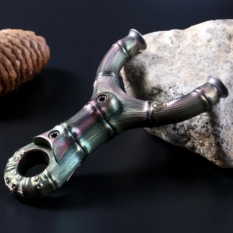 

Colorful Bamboo Joint Handmade All Titanium AlloyTC21Flat Leather Flying Tiger Slingshot Precision Outdoor Competitive Bomb Prof