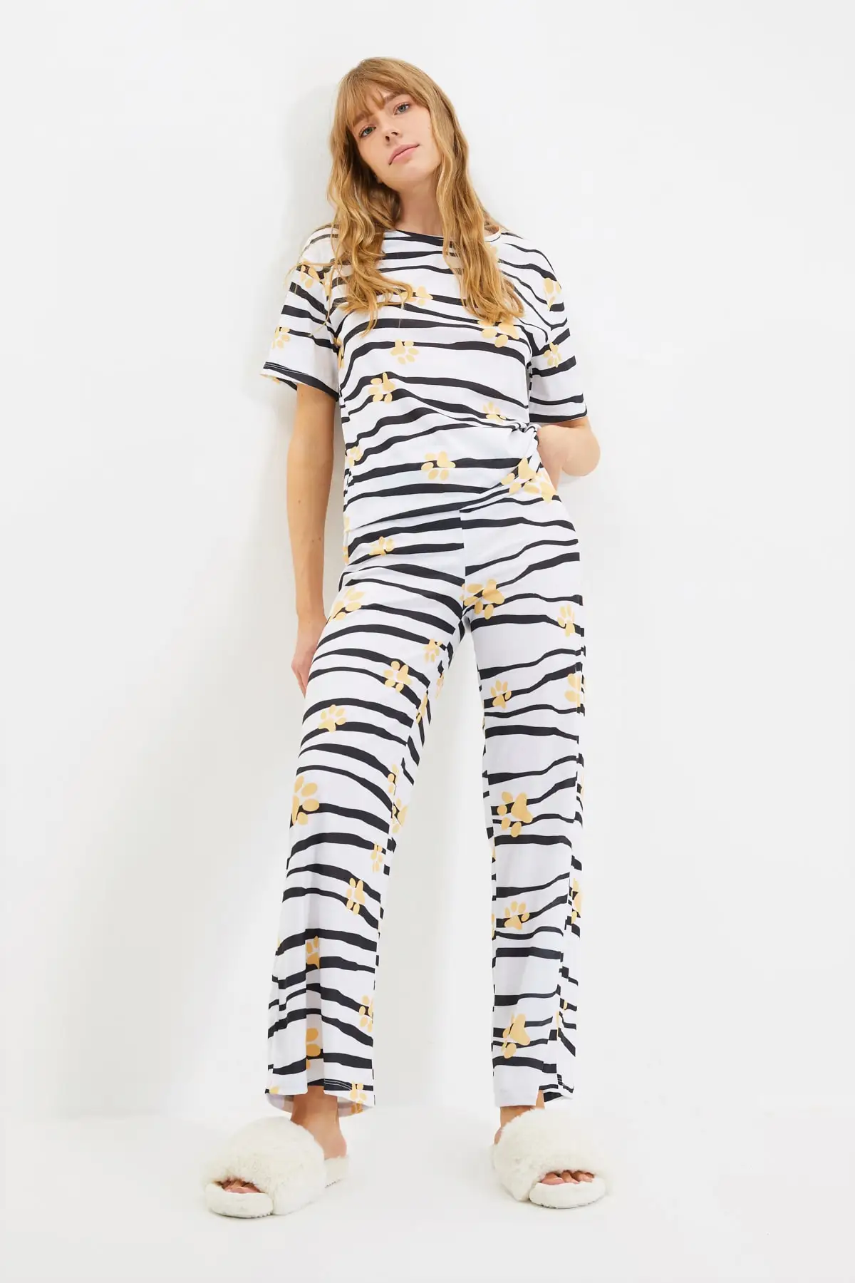 

Trendyol Printed Knitted Pajamas Set THMAW22PT0610