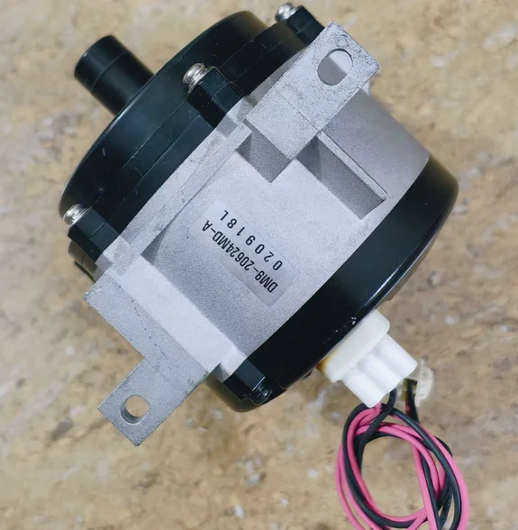 Фото Магнитный насос IWaKi RD-20V24 DC 24V 2.5A, водяной насос, бесшумный насос. Напор: 8 метров, Скорость потока: 15 литров в минуту. 1 штука №2