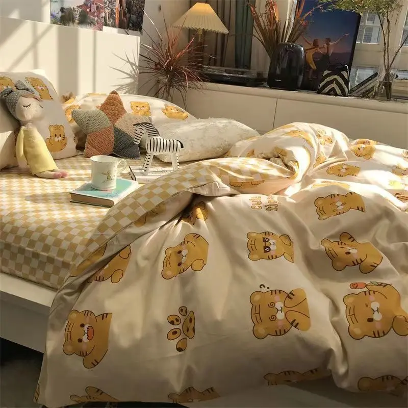 

Four Piece Large Bed Cover Black and White Camellia Cartoon Cute Washable Cotton Student Dormitory Nordic Style Double Bed Quilt