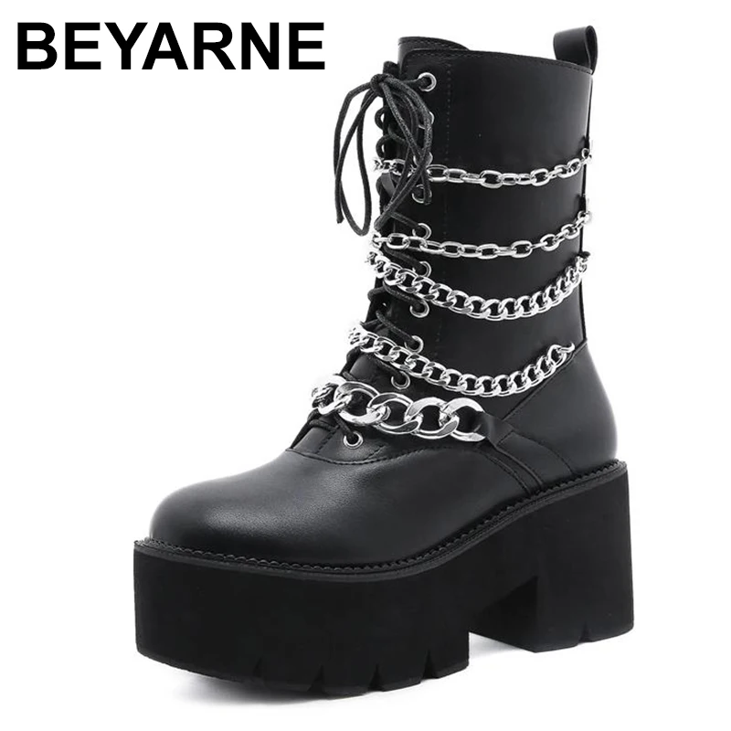 Женские ботинки на массивном каблуке, с заклепками и цепочкой