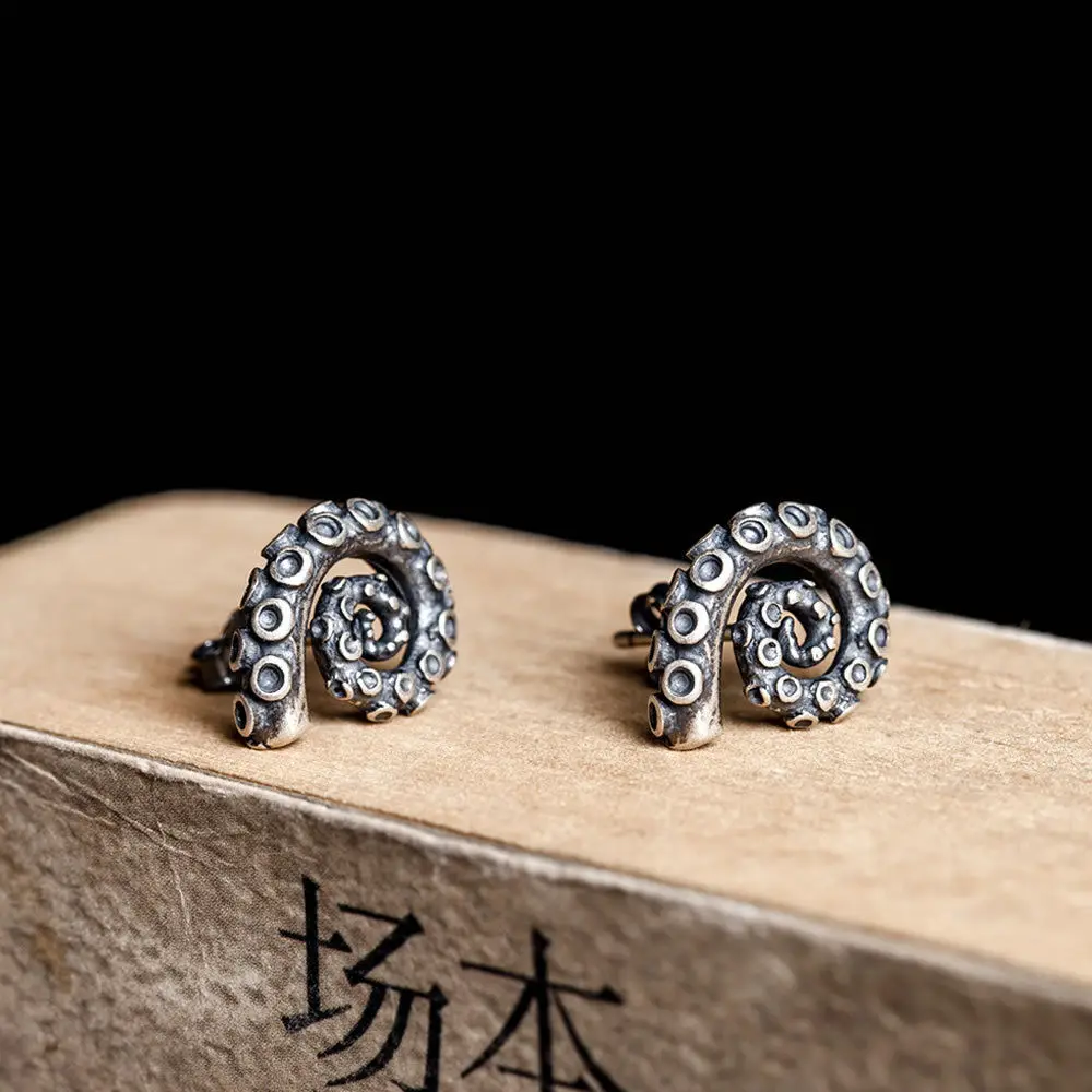 

2022 Punk Metal Do Old Cthulhu Spiral Octopus Tentacles Earrings for Woman Man Hip-hop Spiral Octopus Tentacles Stud Earrings