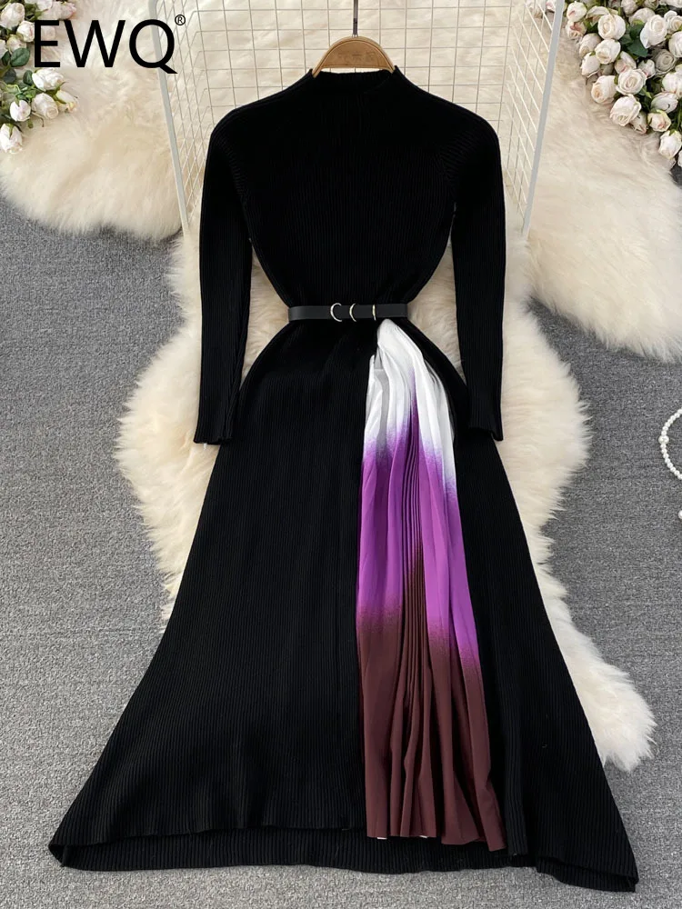 

Женское трикотажное платье-трапеция, с высокой талией