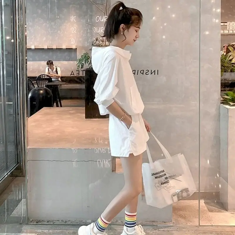 

2022 Summer New Womens Suit Sports Suit Korean Loose Thin Hoodies Hollow Pocket Hoodies Casual Shorts Two Piece Set Simple Sets