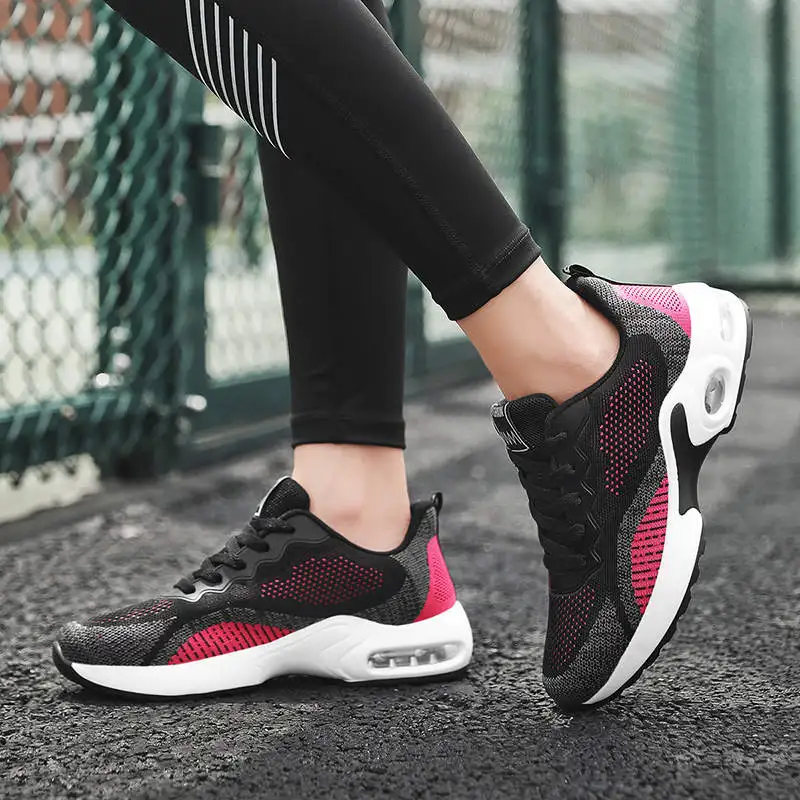 

Черные кроссовки для бега размер 42, красивые кроссовки, женские спортивные предложения, модные кроссовки с отверстиями, женская спортивная ...